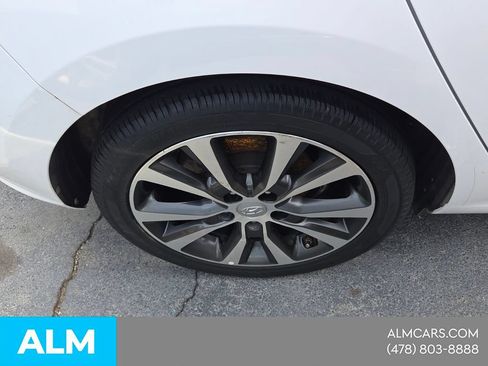 Used 2018 Hyundai Elantra GT FWD image 8