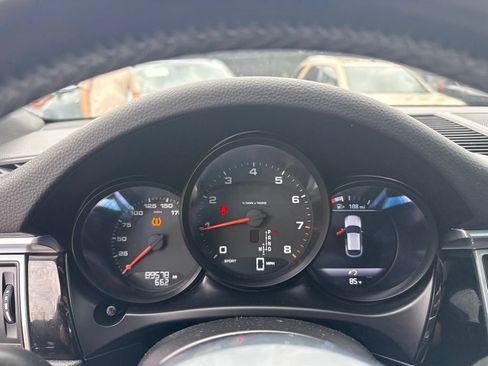 Used 2018 Porsche Macan w/ Driver Memory Package AWD/4WD image 13