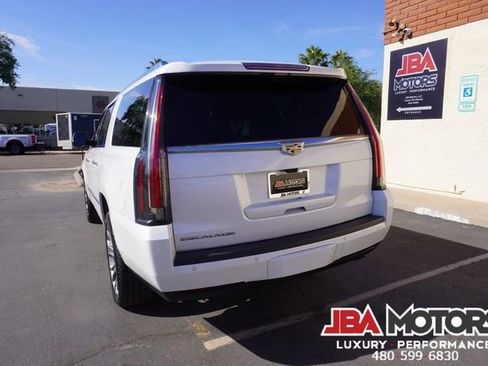 Used 2020 Cadillac Escalade ESV Platinum image 29
