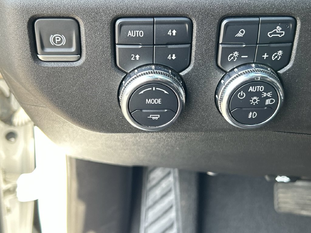 Used 2023 GMC Sierra 1500 SLT w/ SLT Premium Package AWD/4WD image 18