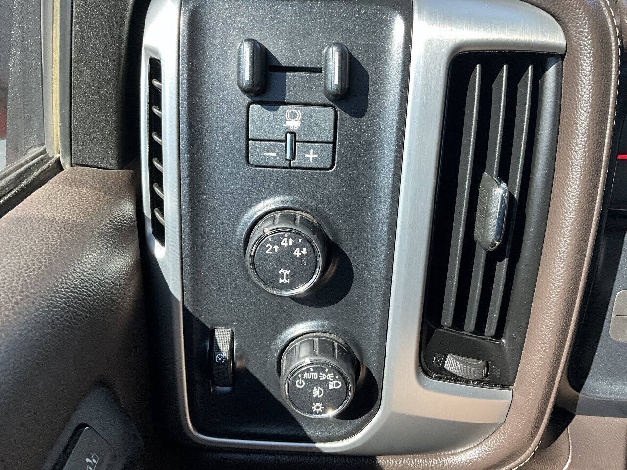 Used 2015 GMC Sierra 2500 SLT w/ Duramax Plus Package AWD/4WD image 33