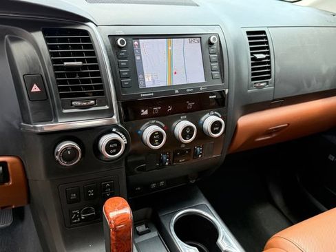 Used 2021 Toyota Sequoia Platinum AWD/4WD image 19