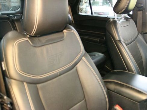 Used 2020 Ford Explorer ST image 11