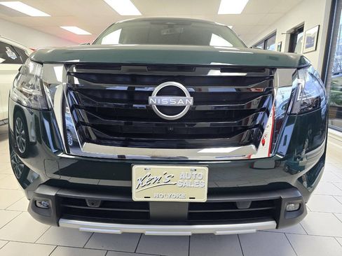 Used 2023 Nissan Pathfinder SL AWD/4WD image 5
