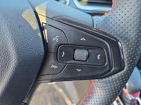 Used 2024 Chevrolet Trax RS w/ Sunroof Package image 12