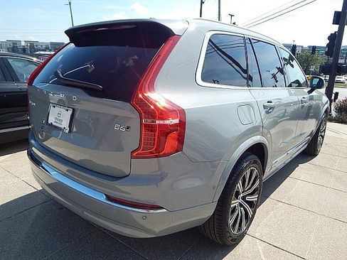 Certified 2025 Volvo XC90 B6 Plus image 5