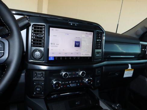 New 2026 Ford F250 Lariat w/ Black Appearance Package image 27