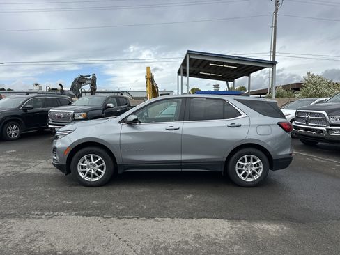 Used 2024 Chevrolet Equinox LT image 2