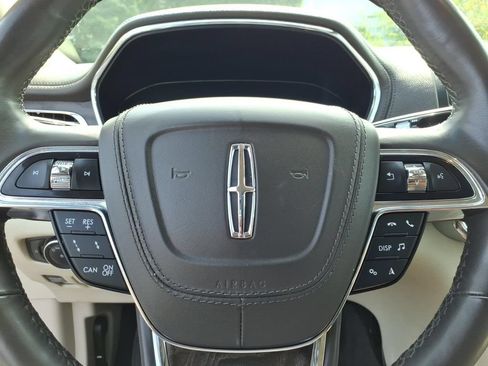 Used 2019 Lincoln Continental Select AWD/4WD image 5