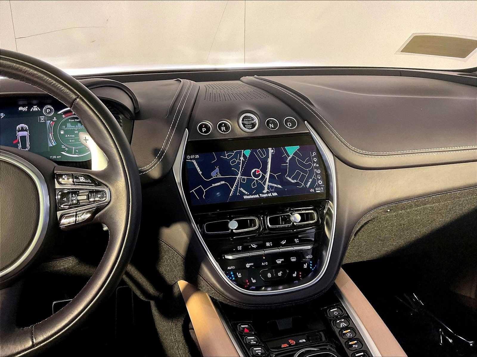 Used 2021 Aston Martin DBX AWD/4WD image 16