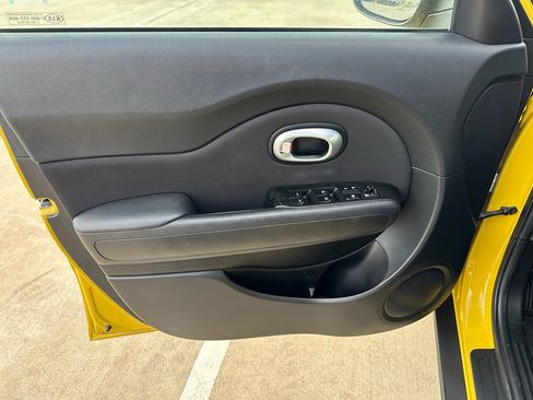Used 2015 Kia Soul + image 8