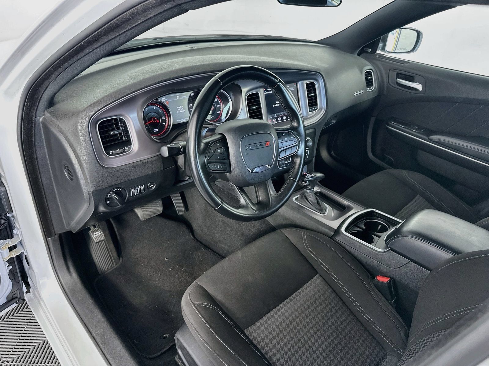 Used 2023 Dodge Charger SXT RWD image 9