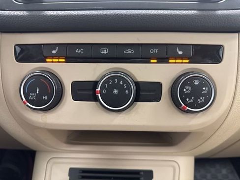 Used 2016 Volkswagen Tiguan SE image 16