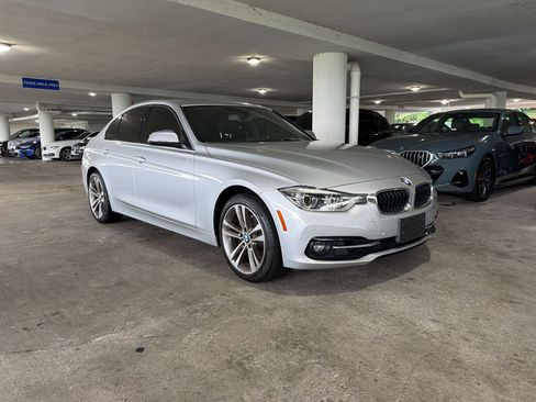 Used 2017 BMW 330i Sedan RWD image 6