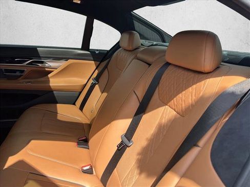 Used 2017 BMW 750i image 20