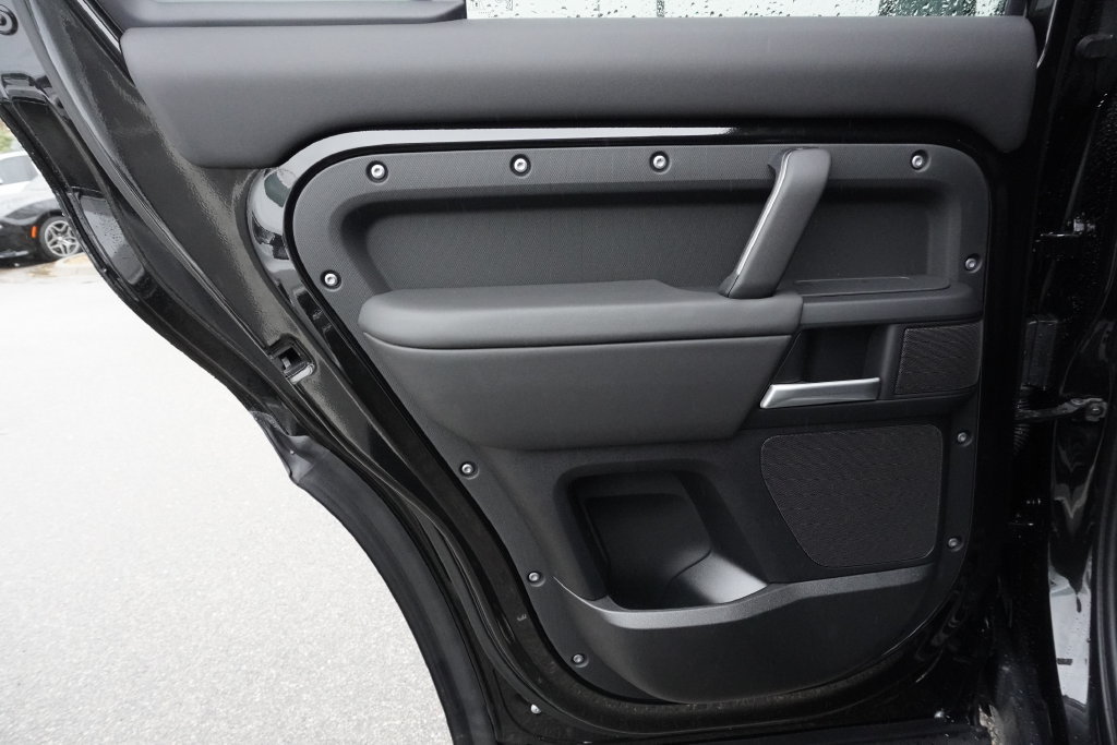 New 2026 Land Rover Defender 110 X-Dynamic SE AWD/4WD image 28
