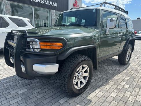 Used 2014 Toyota FJ Cruiser 4WD w/ Upgrade Package image 3