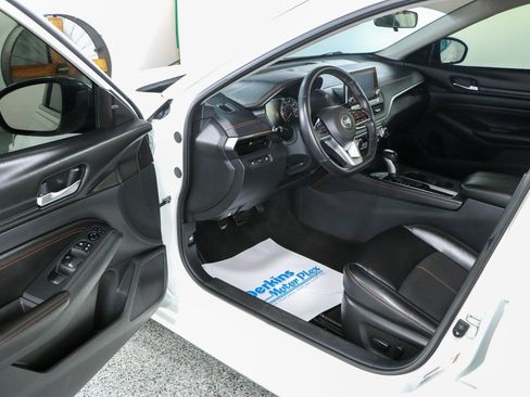 Used 2021 Nissan Altima 2.5 SR FWD image 3