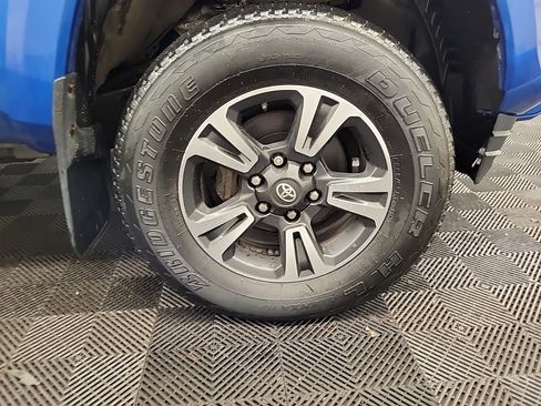 Used 2016 Toyota Tacoma SR5 AWD/4WD image 15