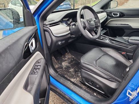 Used 2023 Jeep Compass Limited image 9