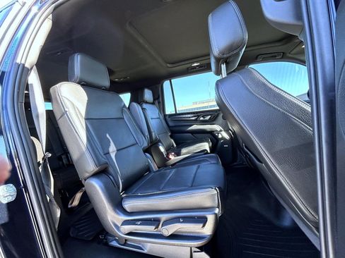 Used 2022 GMC Yukon XL Denali image 18