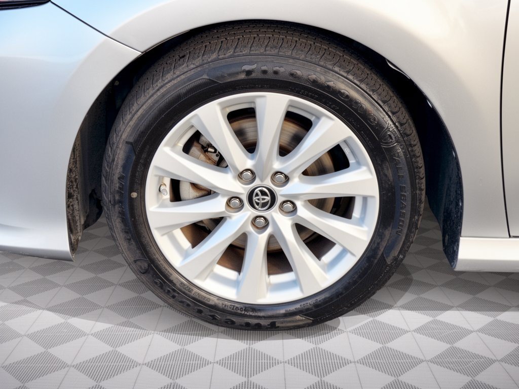 Used 2019 Toyota Camry LE FWD image 13