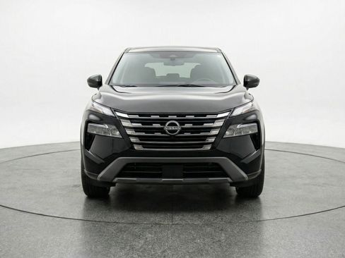 Used 2025 Nissan Rogue SV image 2