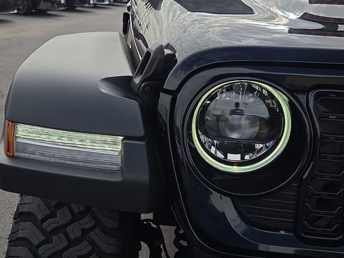 Used 2025 Jeep Wrangler Unlimited Sport AWD/4WD image 7