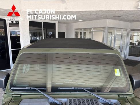 Used 2023 Jeep Wrangler Unlimited w/ Sun & Screen Package AWD/4WD image 9