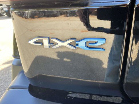 Used 2022 Jeep Wrangler Unlimited Sahara w/ Cold Weather Group image 41