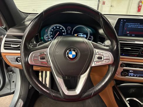 Used 2018 BMW 740i xDrive AWD/4WD image 31