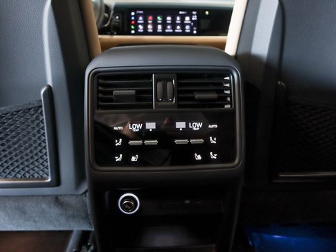 Used 2025 Porsche Cayenne S image 26