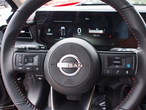 Used 2025 Nissan Kicks SR AWD/4WD image 22