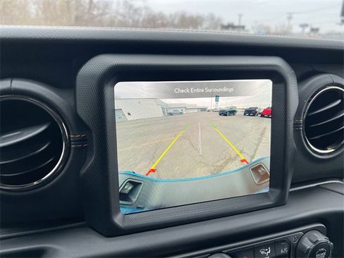 Used 2022 Jeep Gladiator Overland image 15