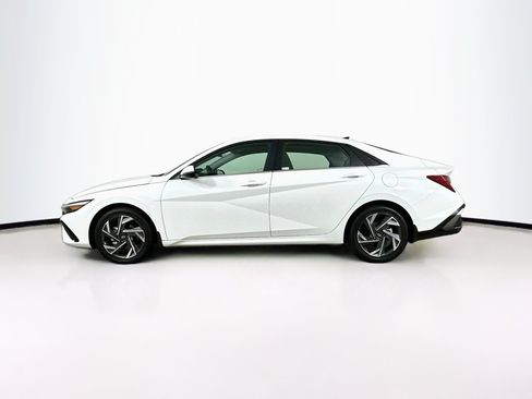 Used 2026 Hyundai Elantra Limited FWD image 4