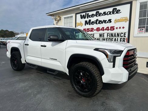 Used 2022 Toyota Tundra SR5 w/ Convenience Package image 2