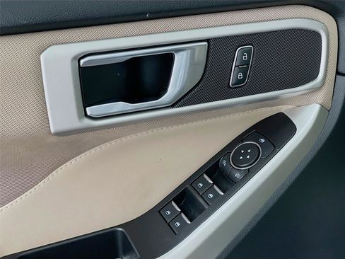 Used 2020 Ford Explorer XLT image 20