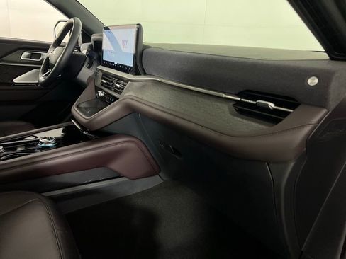 Used 2025 Ford Explorer Platinum w/ Ultimate Package image 34