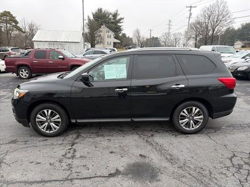 Used 2018 Nissan Pathfinder SL image 2
