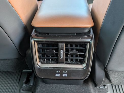 Used 2025 Toyota Crown Signia AWD/4WD image 7