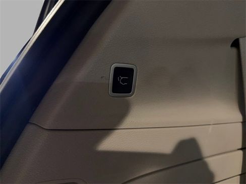 Used 2023 Chrysler Pacifica Touring-L image 25