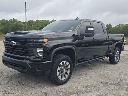 Used 2024 Chevrolet Silverado 2500 Custom w/ Custom Convenience Package image 1