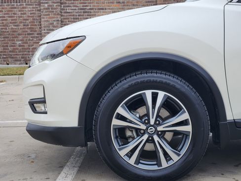 Used 2017 Nissan Rogue SL image 10