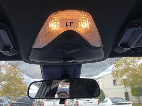 Used 2022 Toyota C-HR XLE image 35