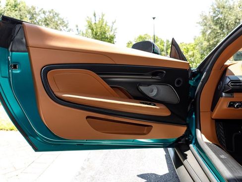 Used 2025 Aston Martin Vanquish RWD image 21