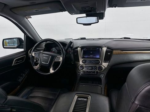 Used 2020 GMC Yukon Denali w/ Denali Premium Package image 25