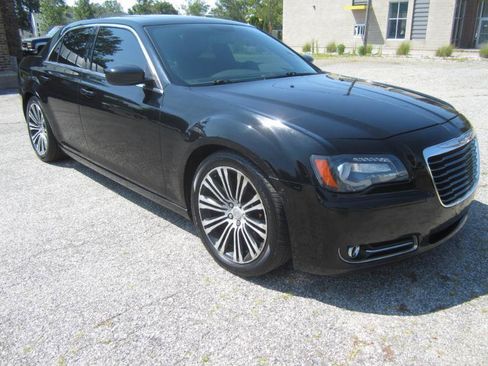 Used 2013 Chrysler 300 S RWD image 2