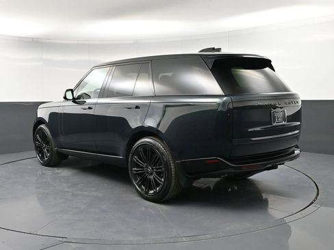 Used 2025 Land Rover Range Rover SE image 3