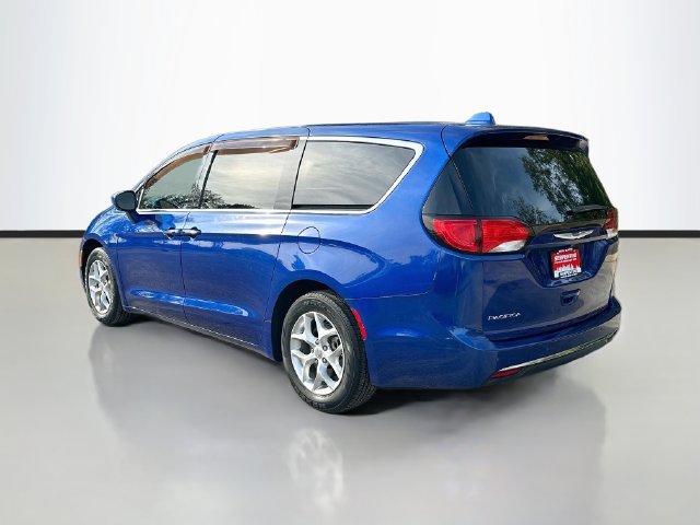 Used 2019 Chrysler Pacifica Touring Plus w/ Tire & Wheel Group FWD image 7