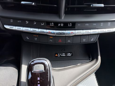 Used 2025 Cadillac CT4 V w/ Technology Package RWD image 23